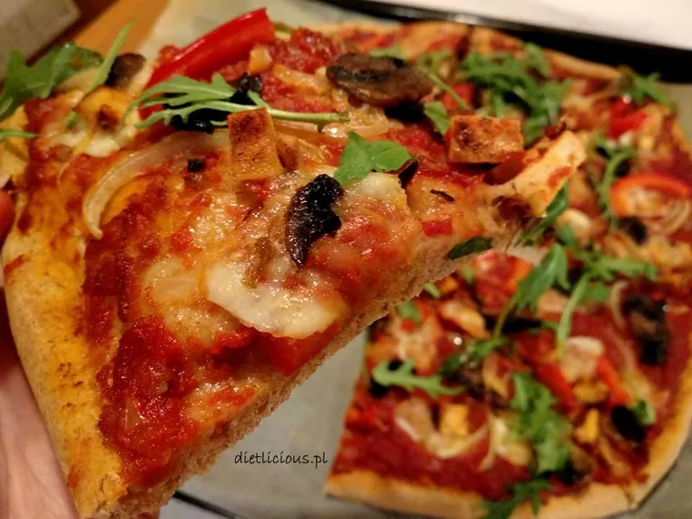 Zdrowa pizza, czyli jaka? 4 sposoby na jej bilansowanie
